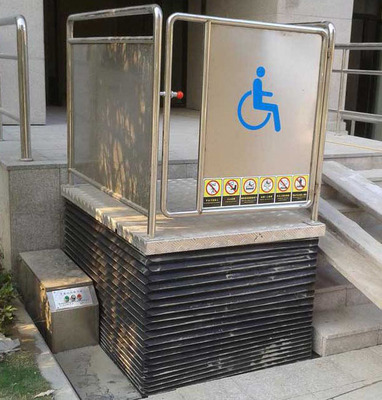 Scissor model wheelchair lift
